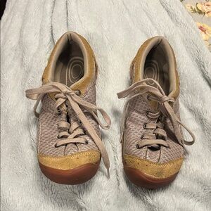 Keen Women's Beige Taupe Lace-Up Sneakers with Tan Accents
